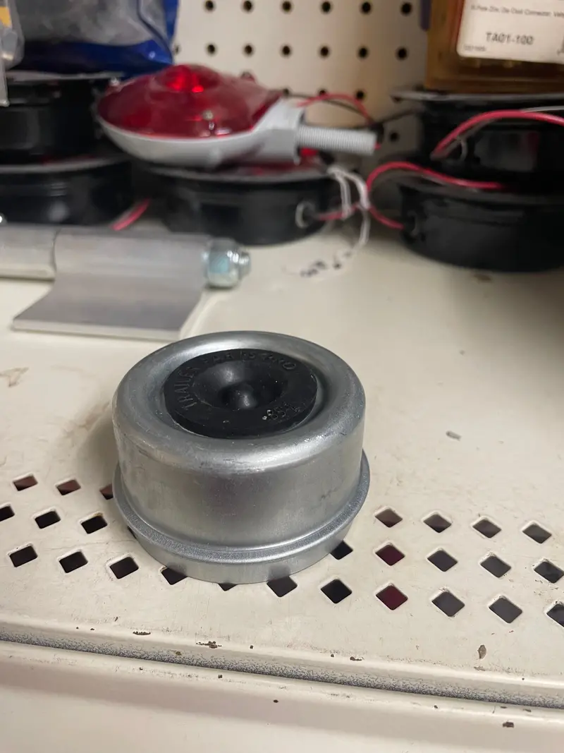 2-1/2-Inch Threaded Dust Cap For Axle Protection 1