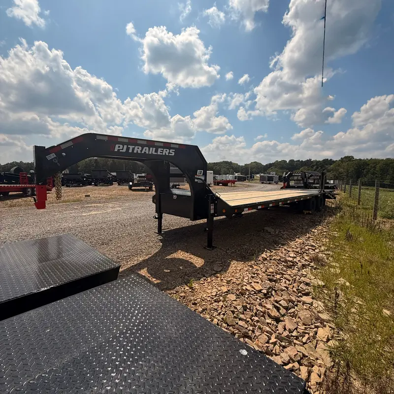 2026 Pj Ld 8.5X32' Dual-Deck Gooseneck Trailer With Monster Ramps 1