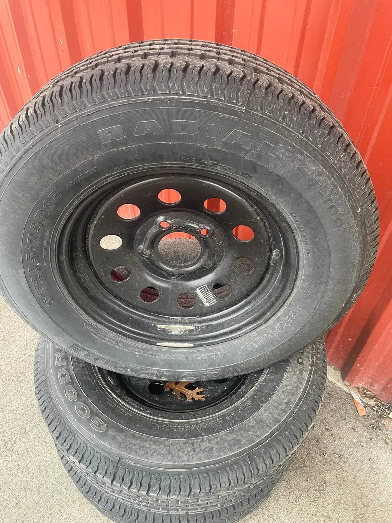 205/75R15 5-Lug Black Modular Trailer Wheel – Pj Trailers 1