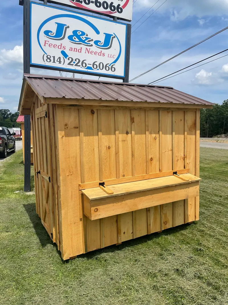 6 Ft X 8 Ft Prefab Chicken Coop With Ventilation & Run 1