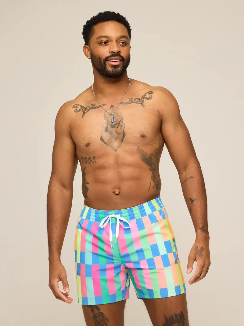 Chubbies Classic Lined Swim Trunks – 5.5-Inch Inseam 1