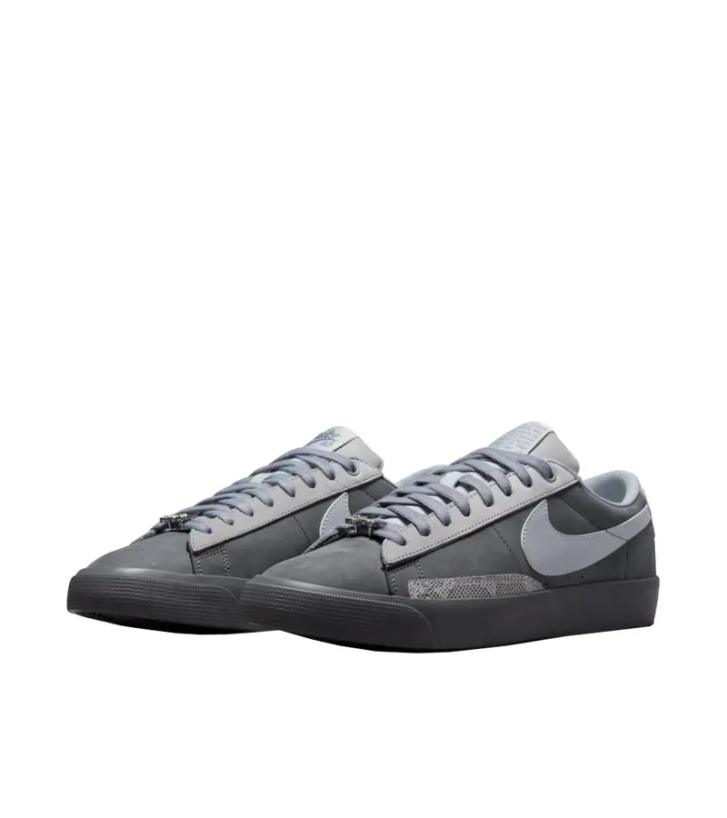 Nike Sb Blazer Low Qs Skate Sneakers 1